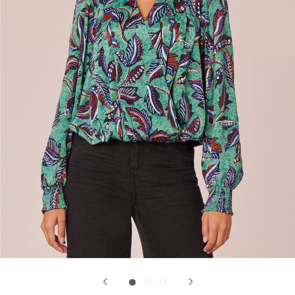 Democracy Mint Green Leaf-Print V-Neck Blouse